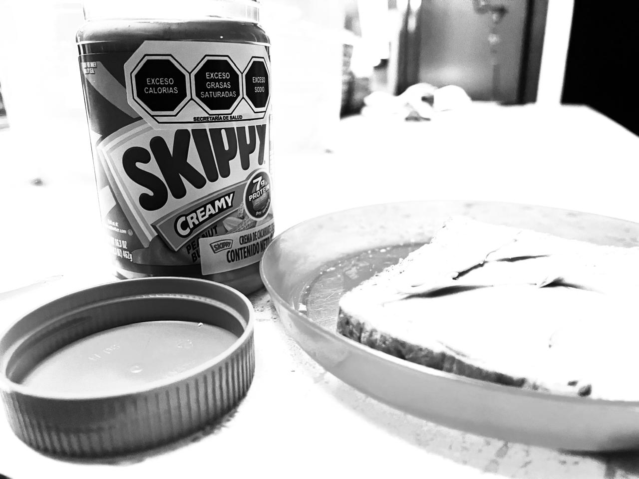 Skippy en blanco y negro